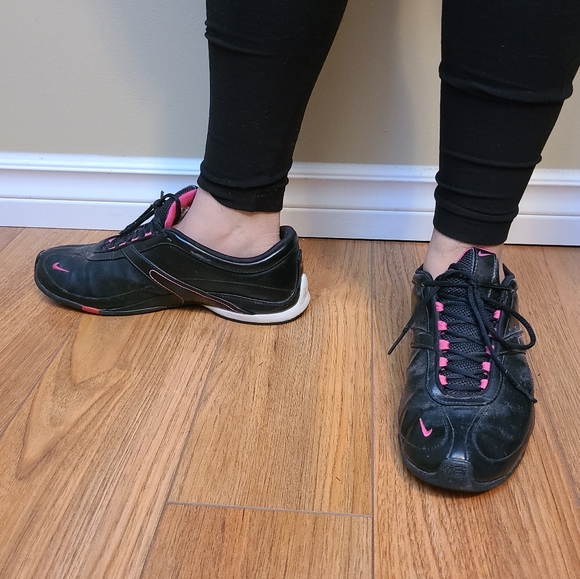 Nike Shoes - Nike Air Black-Pink Athletic Shoes size 7.5